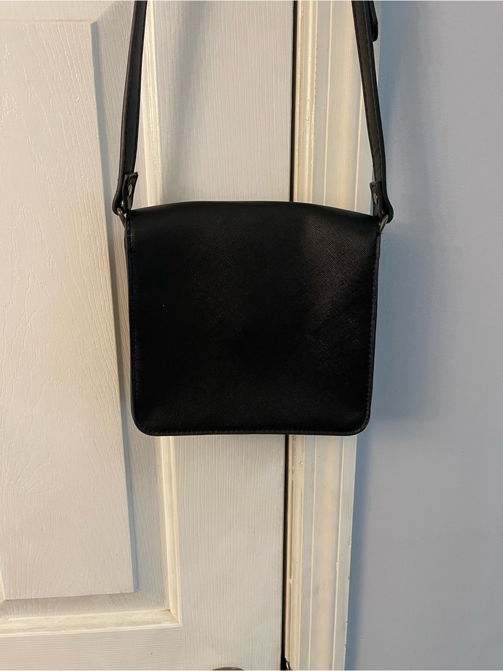 Disney Black Crossbody Bag with Mini Mouse polka dot hardware accent - Picture 4 of 5